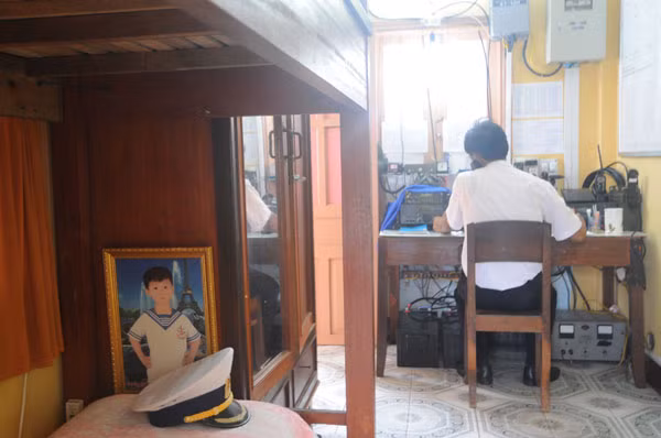 Phòng làm việc cũng là chỗ ở của một sỹ quan thông tin