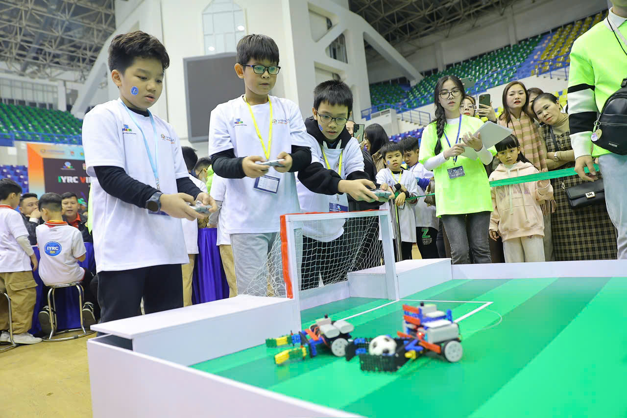 Không khí sôi động tại Cuộc thi Vô địch Quốc gia STEM, AI và Robotics 2024. Không khí sôi động tại Cuộc thi Vô địch Quốc gia STEM, AI và Robotics 2024.