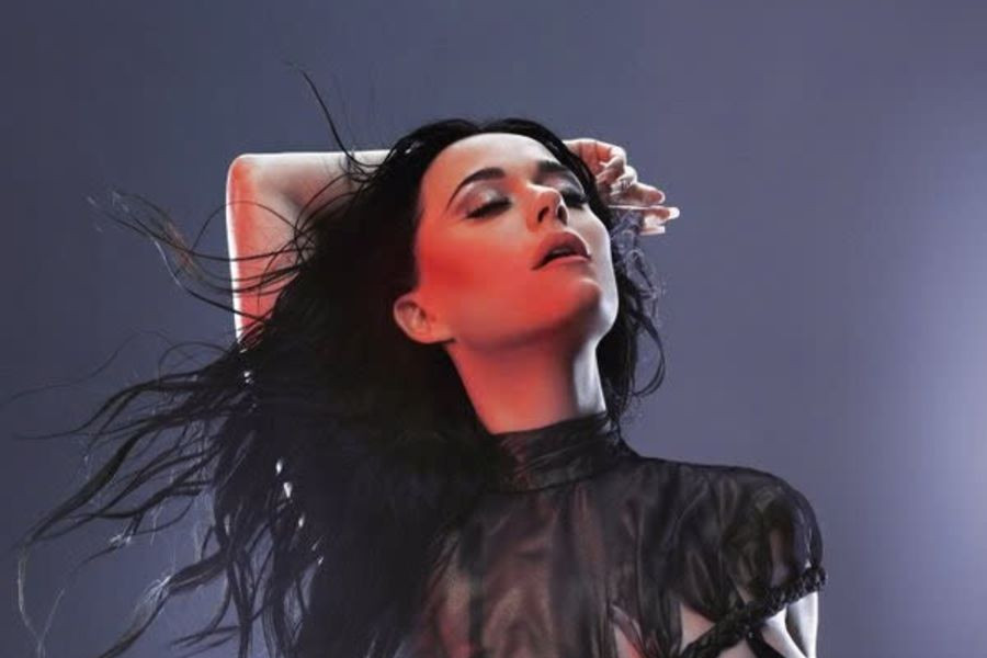 143 thể hiện phần lời ca thiếu chiều sâu với chủ đề tình yêu đã được khai thác triệt để.