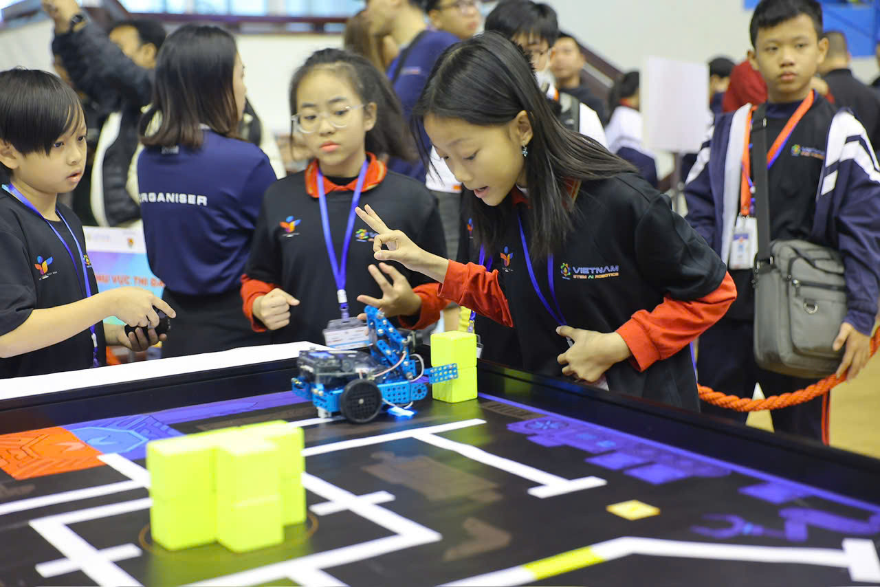 Không khí sôi động tại Cuộc thi Vô địch Quốc gia STEM, AI và Robotics 2024. Không khí sôi động tại Cuộc thi Vô địch Quốc gia STEM, AI và Robotics 2024.