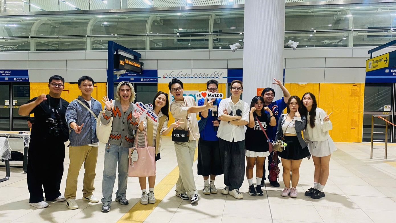 Hãy là những người trẻ văn minh khi sử dụng phương tiện công cộng bạn nhé! Hãy là những người trẻ văn minh khi sử dụng phương tiện công cộng bạn nhé!