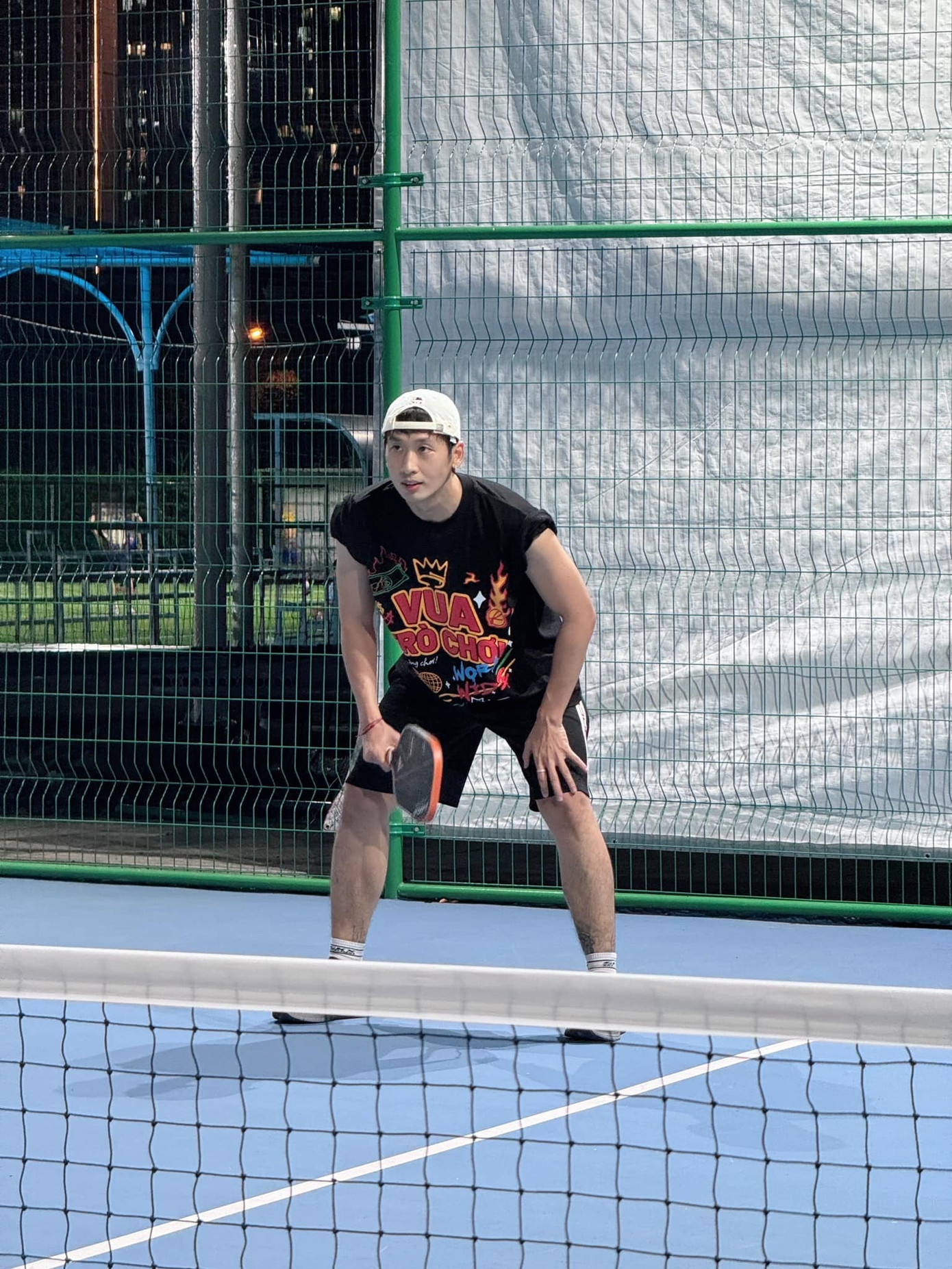 Tuấn Trần và Phương Anh Đào bị nghi ngờ hẹn nhau chơi pickleball.