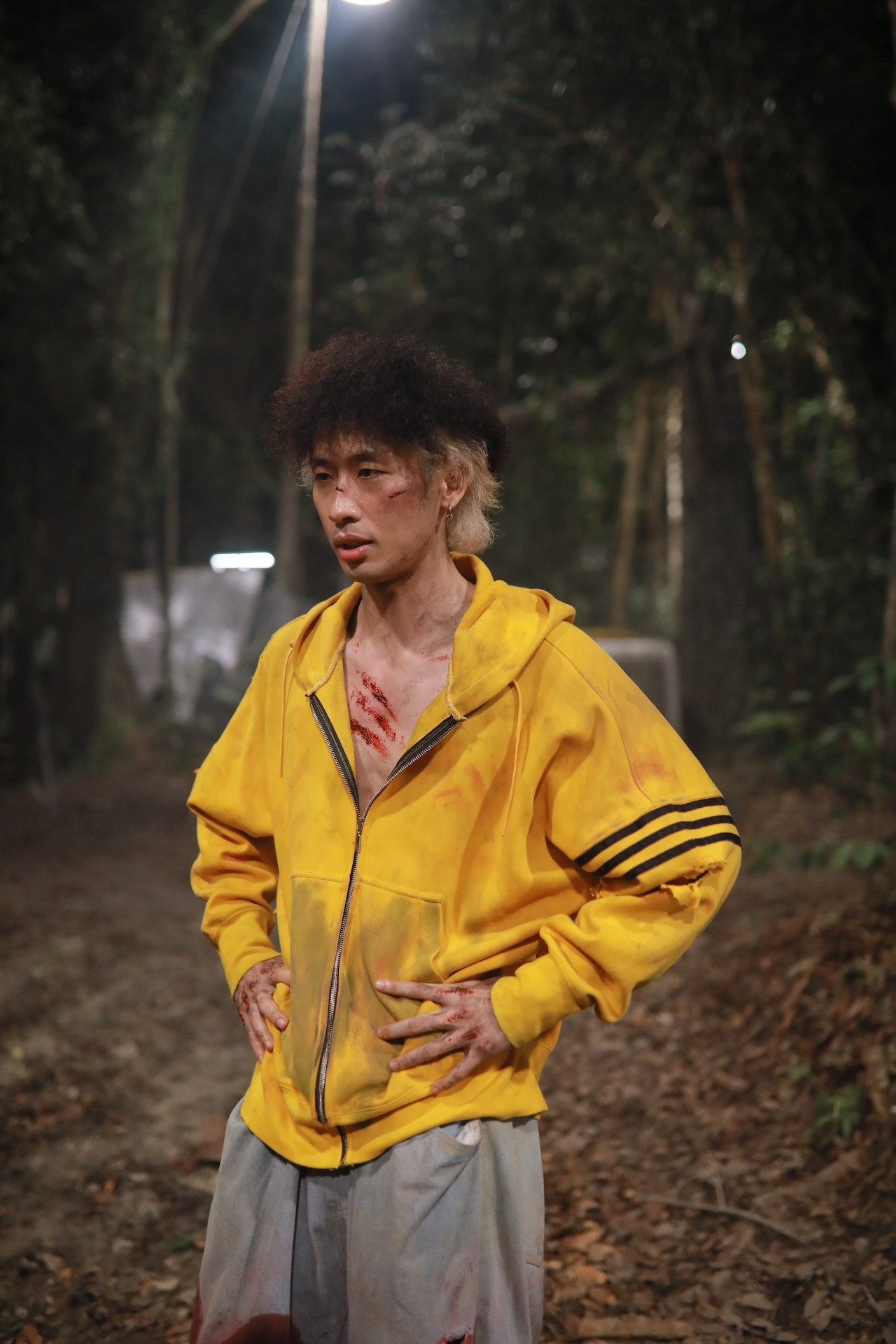 Tạo hình đối lập của Tuấn Trần trong Mai và Móng Vuốt.