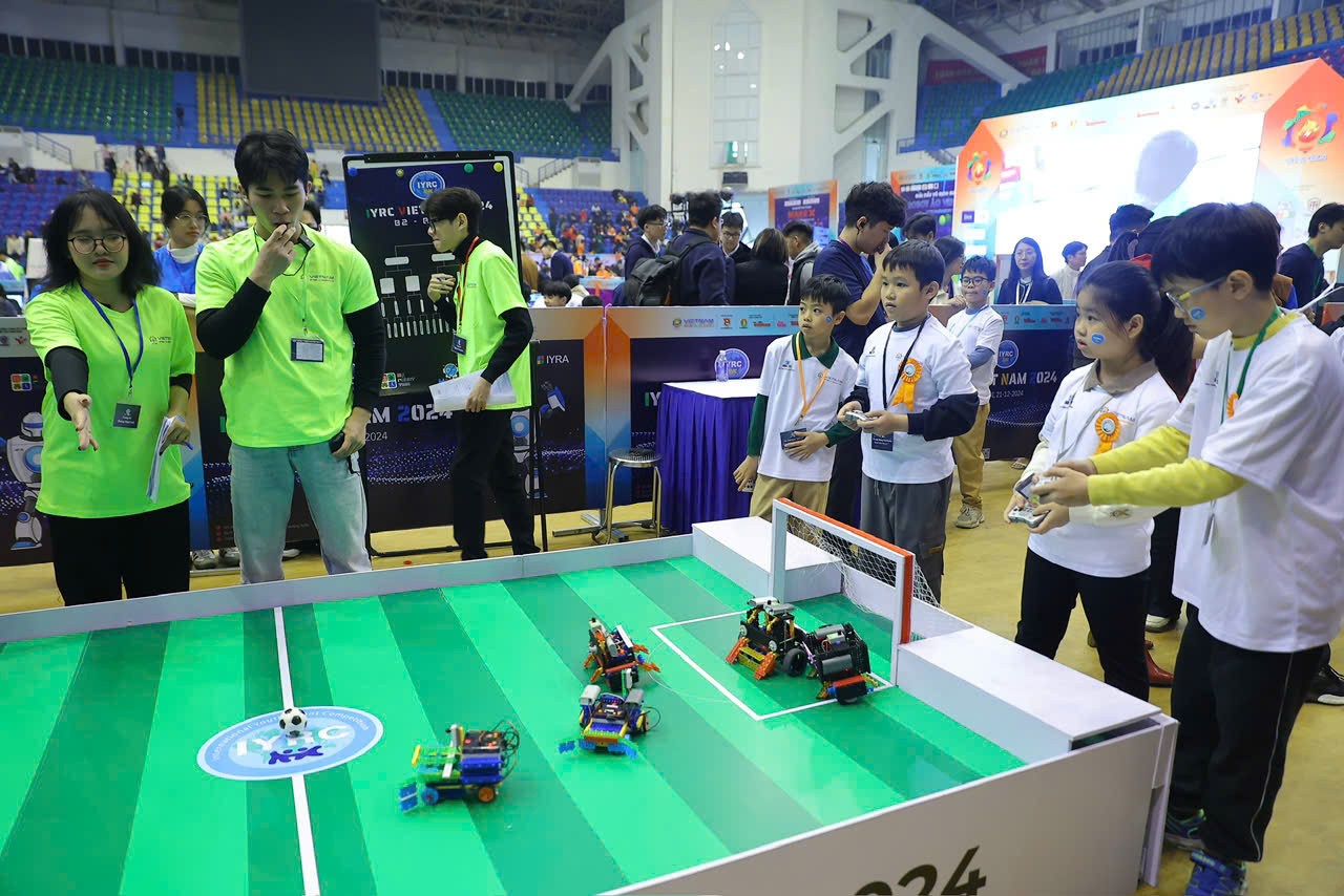 Không khí sôi động tại Cuộc thi Vô địch Quốc gia STEM, AI và Robotics 2024. Không khí sôi động tại Cuộc thi Vô địch Quốc gia STEM, AI và Robotics 2024.