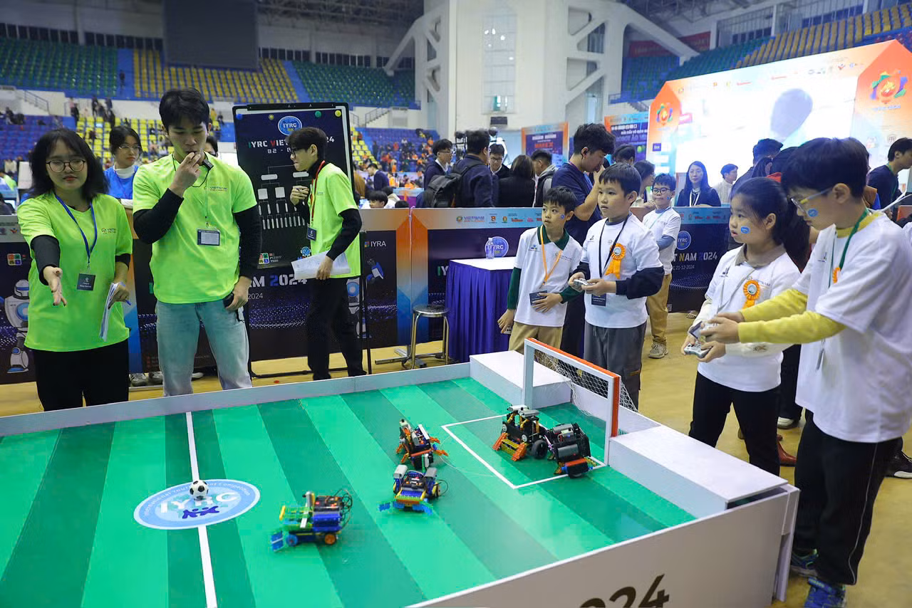 Không khí sôi động tại Cuộc thi Vô địch Quốc gia STEM, AI và Robotics 2024. Không khí sôi động tại Cuộc thi Vô địch Quốc gia STEM, AI và Robotics 2024.