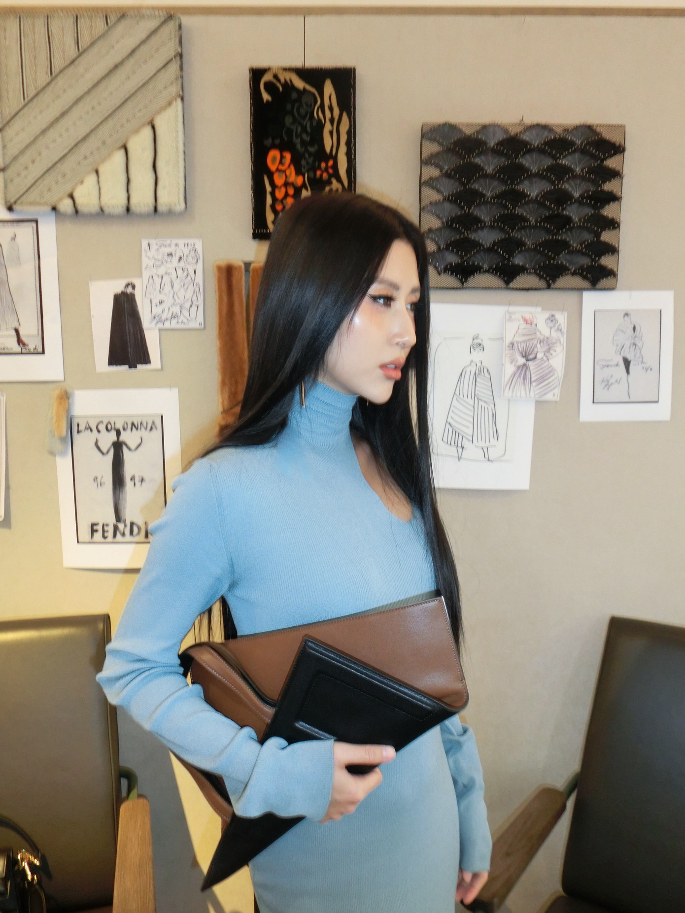 Đại diện Việt Nam đã có cơ hội tham quan Fur Atelier - xưởng lông của FENDI. Đây đều là những đãi ngộ đặc biệt chỉ dành riêng cho đại sứ thương hiệu hoặc các ngôi sao toàn cầu.