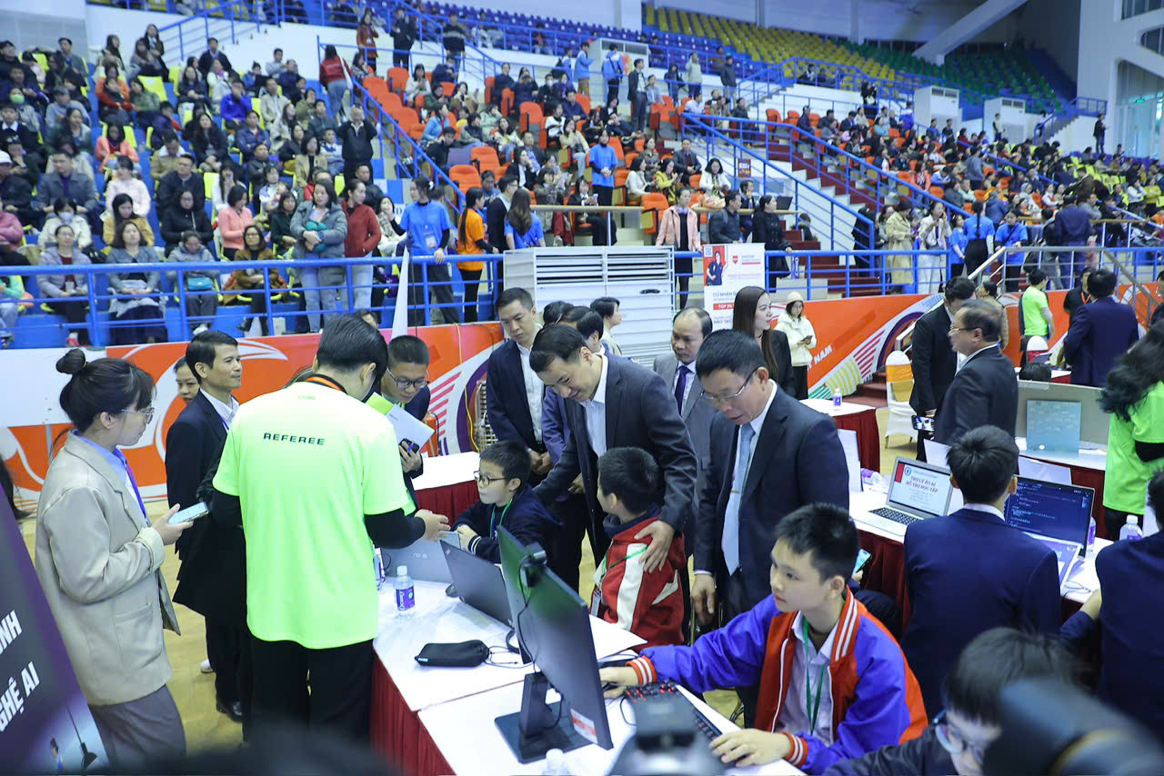 Không khí sôi động tại Cuộc thi Vô địch Quốc gia STEM, AI và Robotics 2024. Không khí sôi động tại Cuộc thi Vô địch Quốc gia STEM, AI và Robotics 2024.
