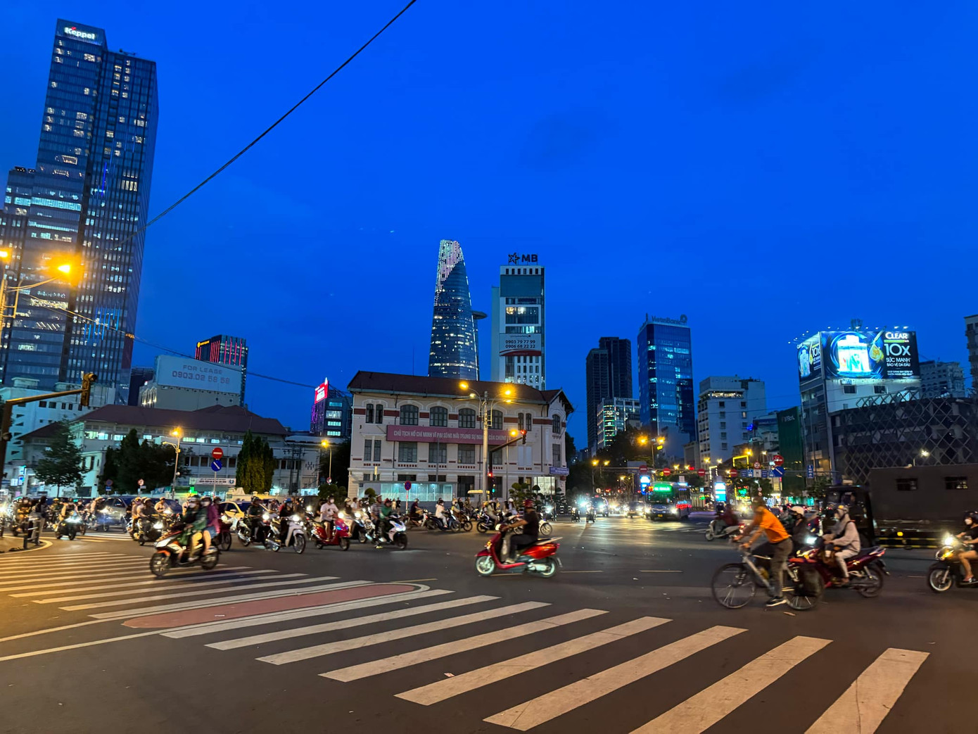 Bến Thành là khu vực có mật độ lưu thông cao bậc nhất của TP.HCM. Ảnh: Nhật Đông Bến Thành là khu vực có mật độ lưu thông cao bậc nhất của TP.HCM. Ảnh: Nhật Đông