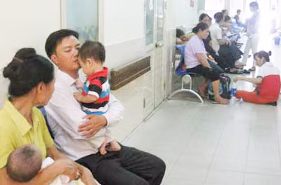 Nhiều cha mẹ đưa con đi khám bệnh hoàn toàn không hiểu gì về bệnh TCM