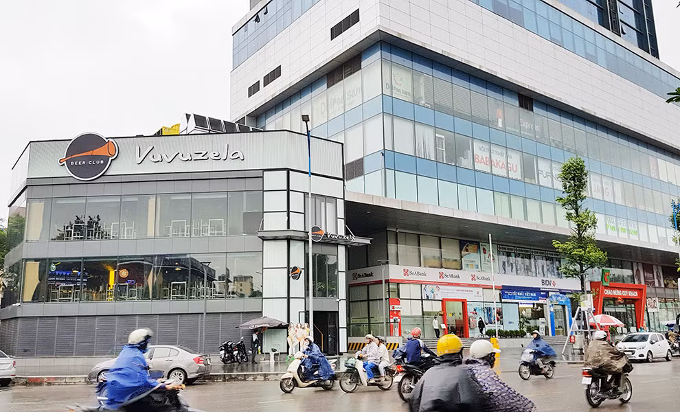 Chung cư cao cấp Hà Nội 'hoán cải' khu kỹ thuật... thành quán bia ảnh 3