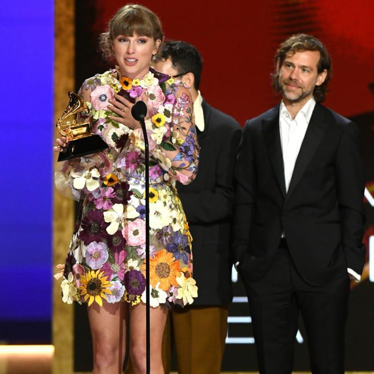 "Album của năm" gần đây nhất của Taylor Swift được Billboard xếp ở vị trí #12. "Album của năm" gần đây nhất của Taylor Swift được Billboard xếp ở vị trí #12.