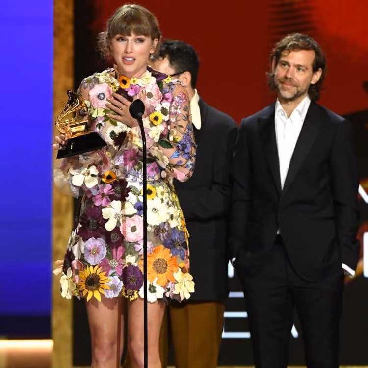 "Album của năm" gần đây nhất của Taylor Swift được Billboard xếp ở vị trí #12. "Album của năm" gần đây nhất của Taylor Swift được Billboard xếp ở vị trí #12.