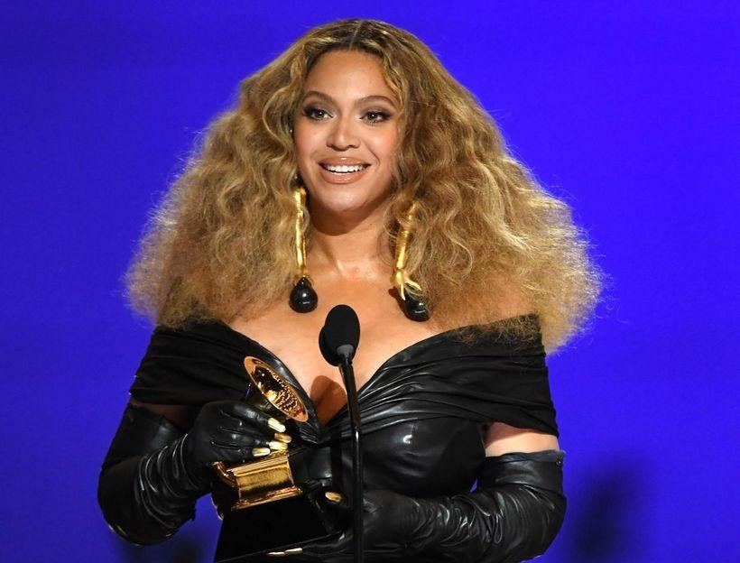 Beyoncé là nữ nghệ sĩ được nhận nhiều giải Grammys nhất mọi thời đại, với 28 kèn vàng.