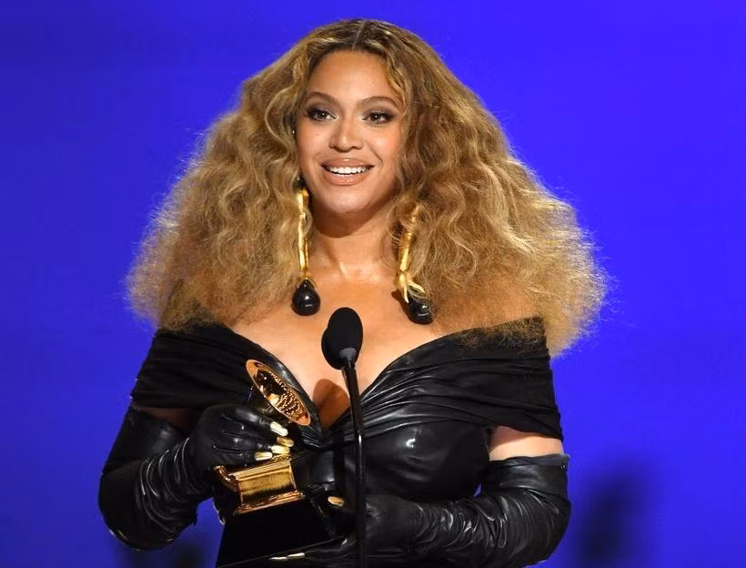 Beyoncé là nữ nghệ sĩ được nhận nhiều giải Grammys nhất mọi thời đại, với 28 kèn vàng.