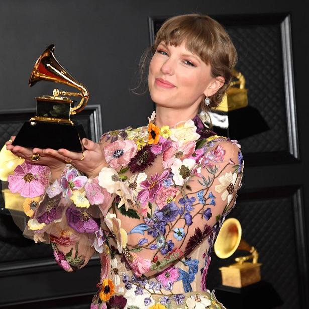 Taylor Swift đã thắng giải "Album của năm" với album "folklore" tại Grammys 2021.