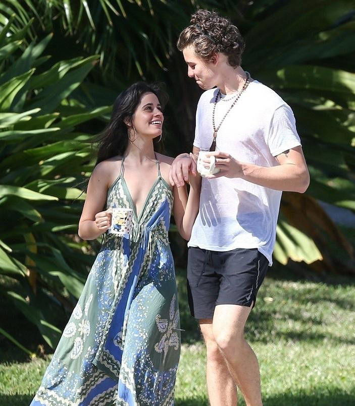 Đối với Camila, Shawn là một người bạn trai vô cùng dịu dàng. Đối với Camila, Shawn là một người bạn trai vô cùng dịu dàng.