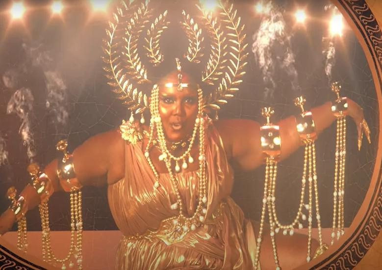Tạo hình của Lizzo làm khán giả liên tưởng đến bộ phim &quot;Hercules&quot; đình đám của Disney.