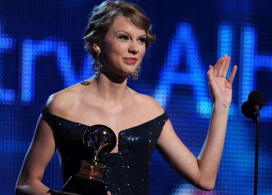 Album "Fearless" được Billboard xếp ở vị trí #23. Album "Fearless" được Billboard xếp ở vị trí #23.