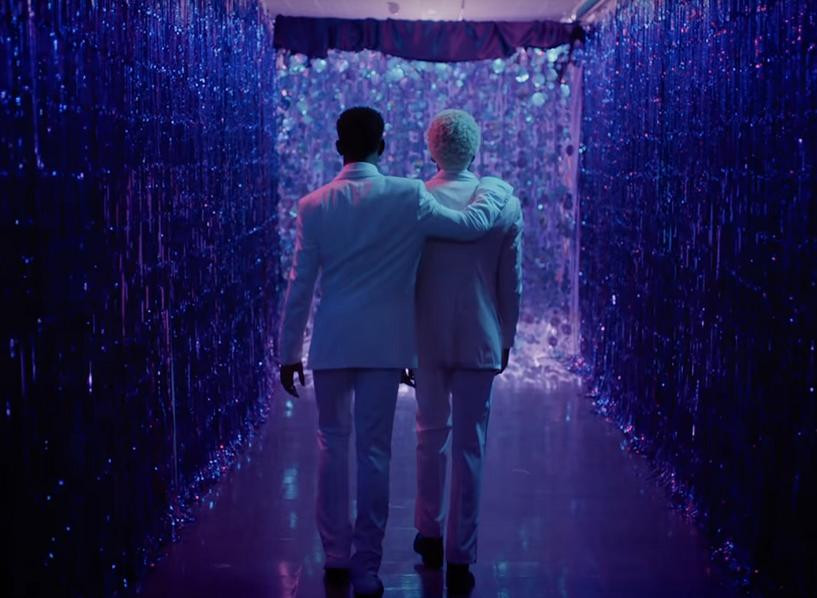 "Thần hộ mệnh" Lil Nas X đã giúp "Lil Nas X trung học" lấy lại sự tự tin của mình. "Thần hộ mệnh" Lil Nas X đã giúp "Lil Nas X trung học" lấy lại sự tự tin của mình.