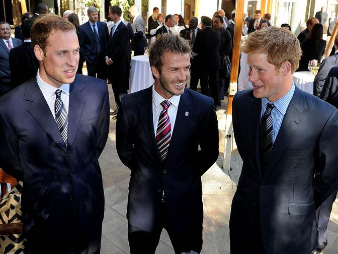 Gia đình hoàng gia Anh có thể sẽ đến tham dự đám cưới của cậu cả nhà Beckham. Gia đình hoàng gia Anh có thể sẽ đến tham dự đám cưới của cậu cả nhà Beckham.