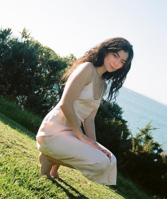 Sau chuyến đi Nam Cực vào năm 2019, vấn đề môi trường đã ảnh hưởng tới Lorde rất nhiều. Sau chuyến đi Nam Cực vào năm 2019, vấn đề môi trường đã ảnh hưởng tới Lorde rất nhiều.