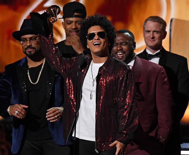 Album từng thắng giải "24K Magic" được xếp vào vị trí #40. Album từng thắng giải "24K Magic" được xếp vào vị trí #40.