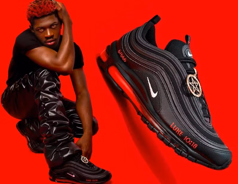 Thiết kế giày "Demon Shoes" bị phản ứng gay gắt của Lil Nas X. Thiết kế giày "Demon Shoes" bị phản ứng gay gắt của Lil Nas X.