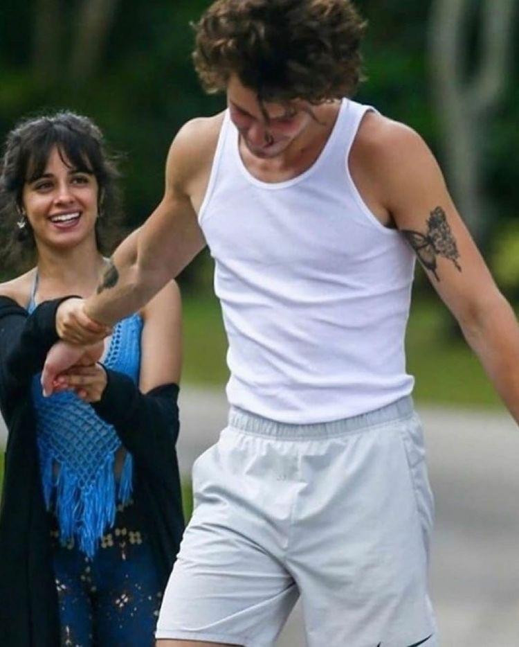 Những khoảnh khắc vô cùng bình yên của Camila khi ở cạnh Shawn. Những khoảnh khắc vô cùng bình yên của Camila khi ở cạnh Shawn.