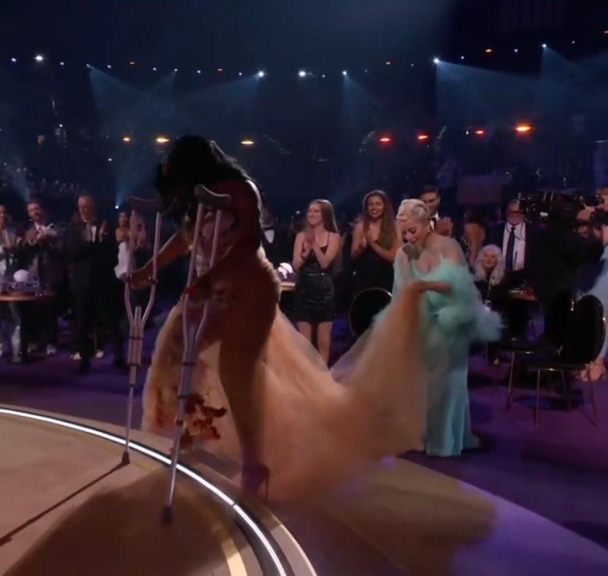 Hành động đẹp của Lady Gaga được máy quay ghi lại. Hành động đẹp của Lady Gaga được máy quay ghi lại.