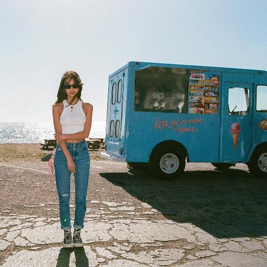 "deja vu" hoàn hảo về phần lời lẫn phần giai điệu. "deja vu" hoàn hảo về phần lời lẫn phần giai điệu.