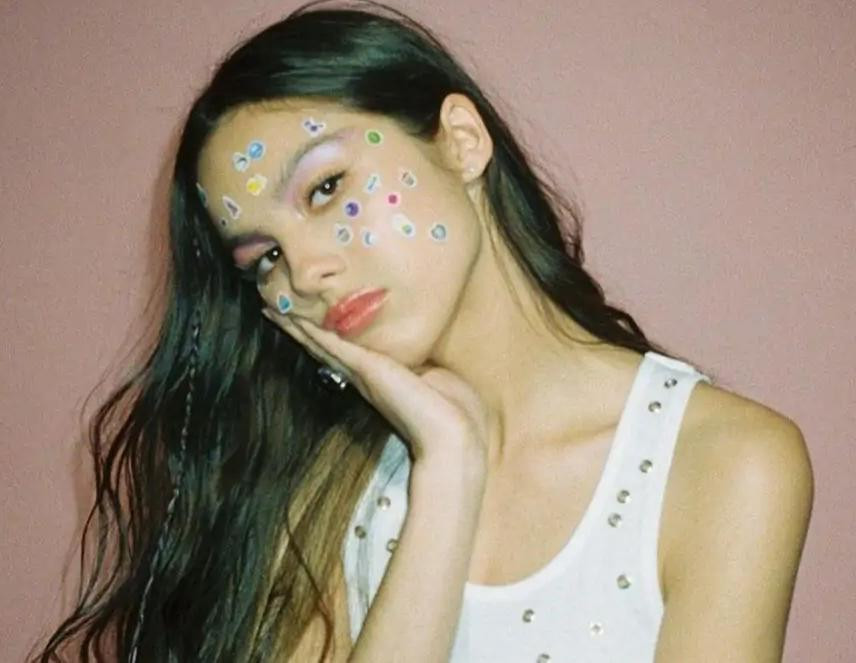 Bản hit &quot;drivers license&quot; đã giúp tên tuổi của Olivia đi lên như &quot;diều gặp gió&quot;.