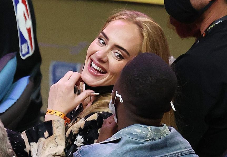 Hình ảnh mới nhất của Adele những ngày vừa qua khiến fan "lụy tim" vì quá xinh đẹp. Hình ảnh mới nhất của Adele những ngày vừa qua khiến fan "lụy tim" vì quá xinh đẹp.