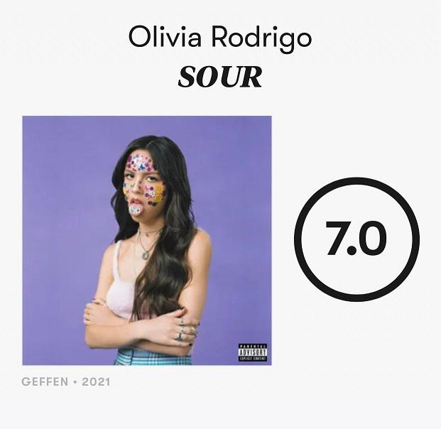 Dù là album đầu tay, &quot;SOUR&quot; đã hưởng trọn số điểm 7/10 bởi tạp chí Pitchfork.