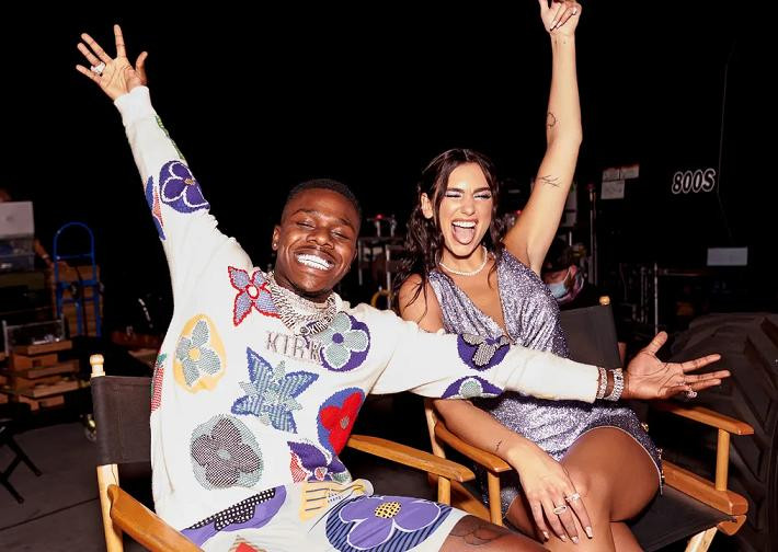 Từng hợp tác và biểu diễn cùng nhau, nhưng giờ Dua Lipa và DaBaby đã từ mặt nhau. Từng hợp tác và biểu diễn cùng nhau, nhưng giờ Dua Lipa và DaBaby đã từ mặt nhau.