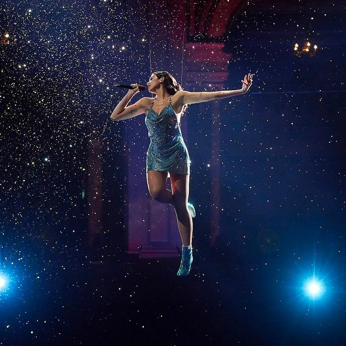 Dua Lipa với phần trình diễn "Levitating" cực kì mãn nhãn tại sân khấu AMAs 2020. Dua Lipa với phần trình diễn "Levitating" cực kì mãn nhãn tại sân khấu AMAs 2020.