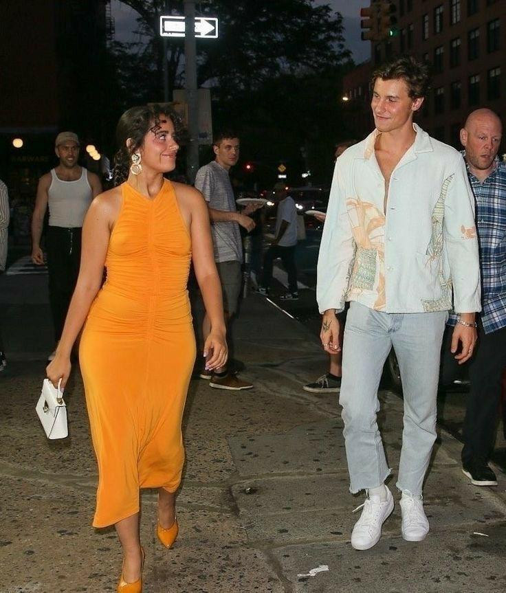 Cặp đôi đã chính thức công khai hẹn hò vào mùa Hè năm 2019. Cặp đôi đã chính thức công khai hẹn hò vào mùa Hè năm 2019.