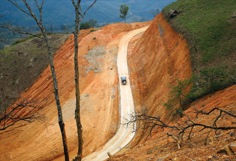 Hình ảnh đẹp về con đường mang dáng hình Tổ quốc