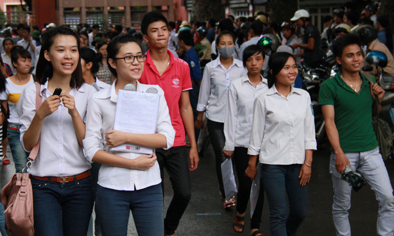 Thí sinh sau giờ thi môn Vậy lý ngày 4-7-2012. Ảnh: Trường Phong