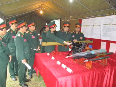 Súng chống tăng vác vai RPG-29 và các loại đạn chống tăng và bộ binh kiểu mới do Việt Nam tự chủ sản xuất. 