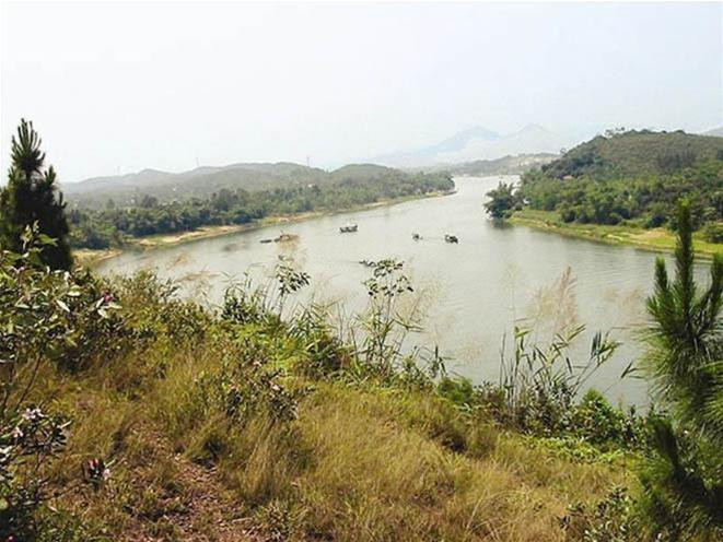 Sông Hương nhìn từ đồi Vọng Cảnh