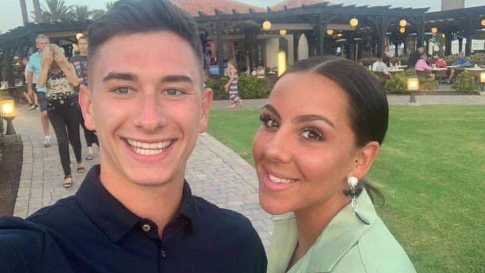 Sam Astley và bạn gái được tặng vé xem trận chung kết Euro 2020.