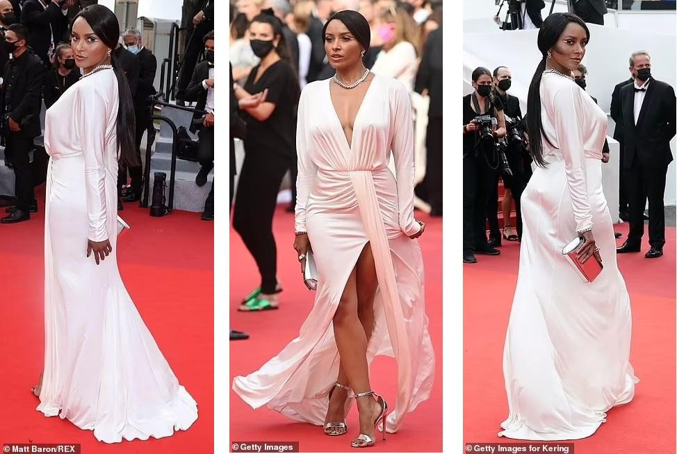 Ngôi sao &quot;Nhật ký ma cà rồng&quot; Kat Graham quyến rũ với mốt &quot;không nội y&quot;.