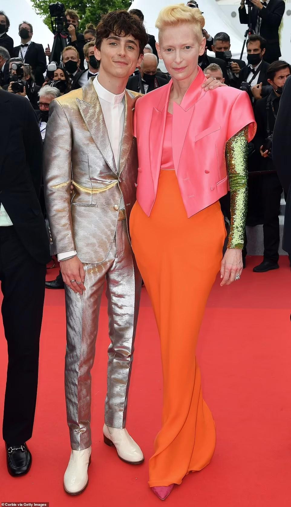 Nam diễn viên Pháp - Mỹ Timothée Chalamet thân thiết cùng minh tinh gạo cội Tilda Swinton.