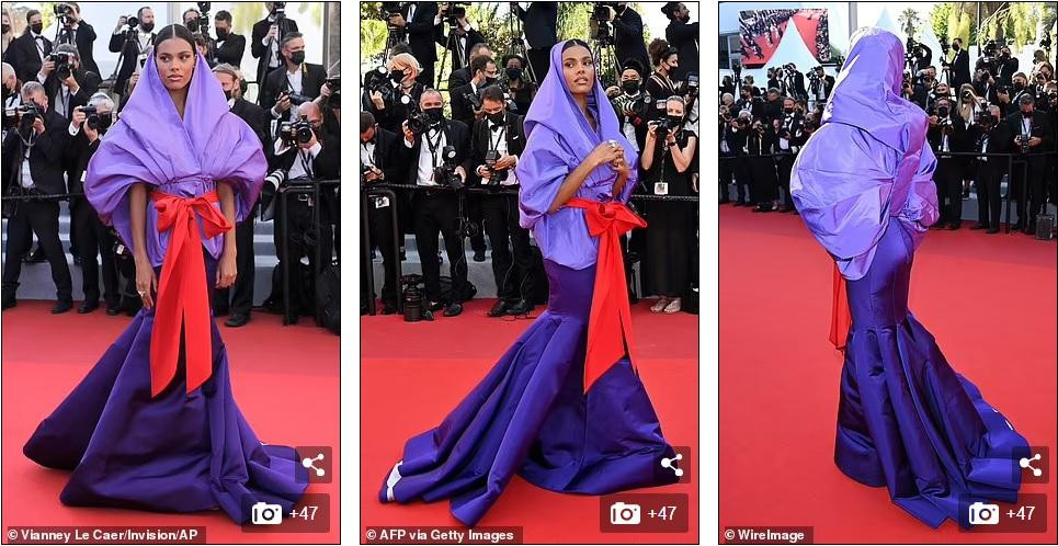 Người mẫu Tina Kunakey là minh chứng rõ ràng cho việc không cần phải khoe &quot;da thịt&quot; vẫn nổi bật trên thảm đỏ. Bộ đồ của cô được đánh giá kỳ quặc, bất tiện và nóng nực ngày hè.