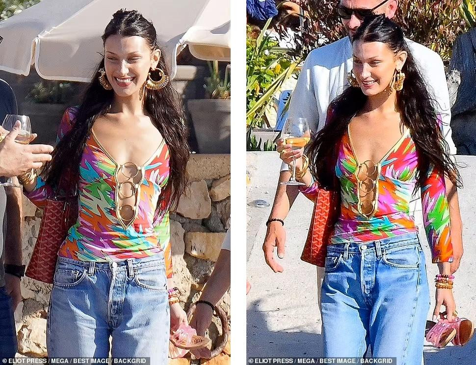 Không chỉ phần mặt góc cạnh hơn, cơ thể cũng trơ xương, vòng một gần như phẳng lì. Người hâm mộ lo lắng cô quay lại thời kỳ báo động về cân nặng vài năm trước.