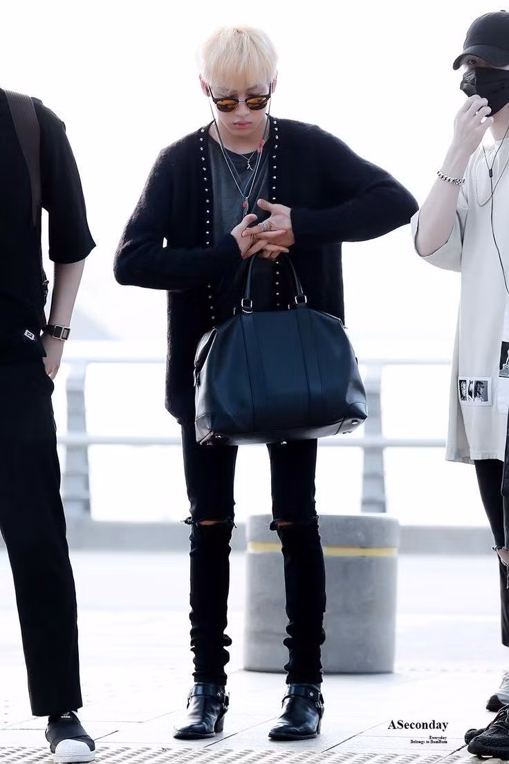 Anh chỉ cao 1m74 - thấp nhất trong số các nam thần tượng có tên trong danh sách, nhưng đôi chân của anh không hề thua kém ai.