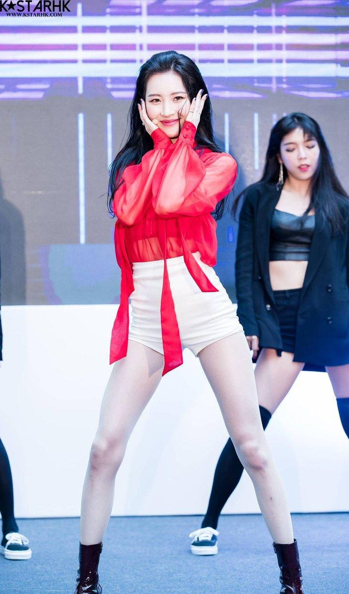 Được biết, cô cao 1m66.