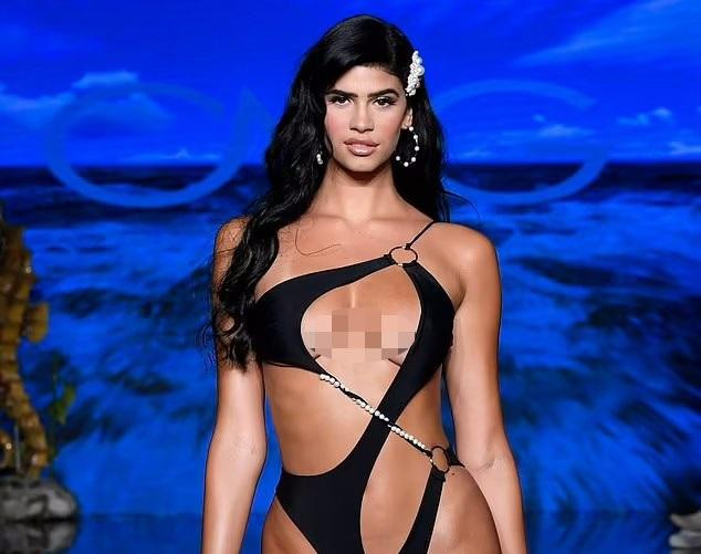 Mới đây, người mẫu Úc Lucciana Beynon xuất hiện trên sàn catwalk của OMG Swimwear tại Tuần lễ Thời trang Áo tắm Miami.