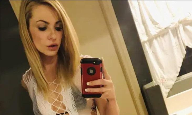 Dahlia Sky qua đời ở tuổi 31 nghi tự sát.