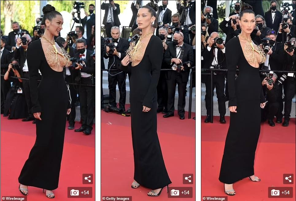 Người đẹp sinh năm 1996 chọn dây chuyền vàng hình rễ cây khéo léo che ngực. Người đẹp sinh năm 1996 chọn dây chuyền vàng hình rễ cây khéo léo che ngực.